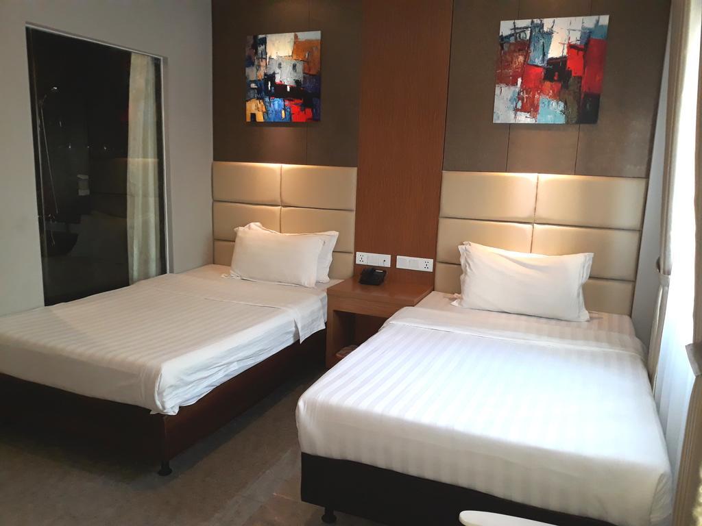 ג'קרטה Mustika Gajah Mada Hotel מראה חיצוני תמונה