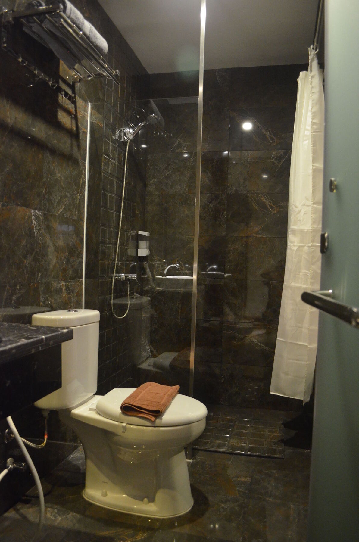 ג'קרטה Mustika Gajah Mada Hotel מראה חיצוני תמונה