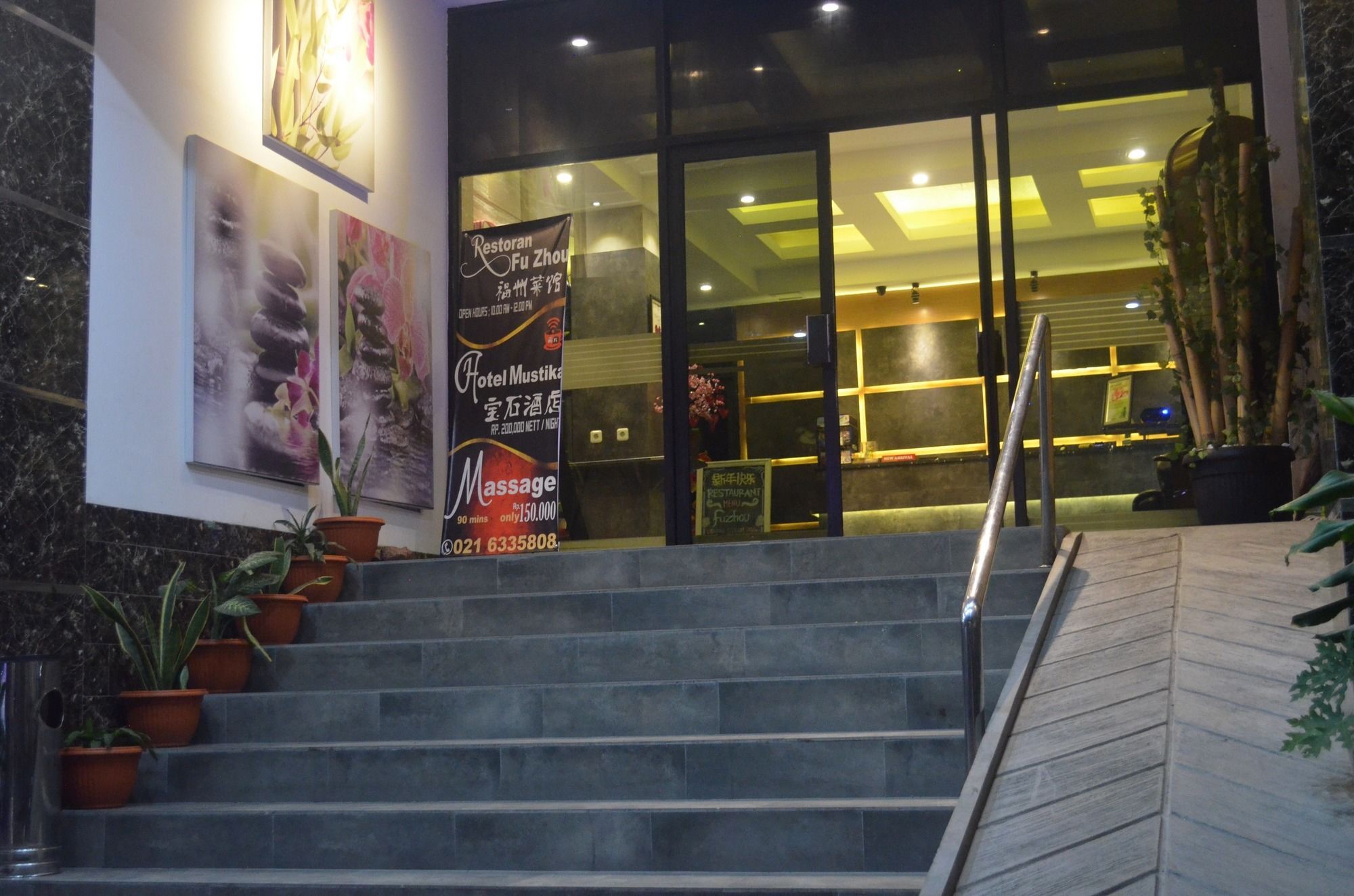 ג'קרטה Mustika Gajah Mada Hotel מראה חיצוני תמונה